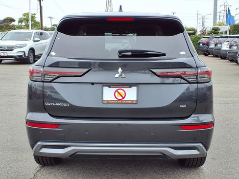 Used 2025 Mitsubishi Outlander SE FWD image 6