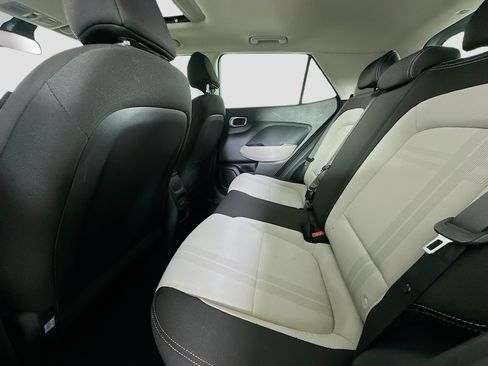 Used 2025 Hyundai Venue SEL FWD image 26