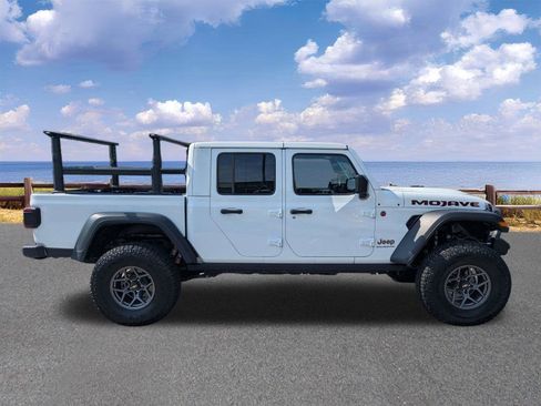 Certified 2025 Jeep Gladiator Mojave w/ Convenience Group AWD/4WD image 9