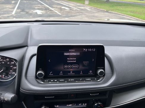 Used 2025 Nissan Rogue SV image 17