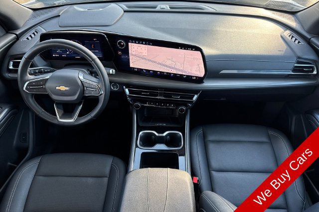 Used 2025 Chevrolet Traverse LT AWD/4WD image 17