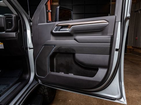 Used 2025 Chevrolet Silverado 2500 LT w/ Texas Edition image 37