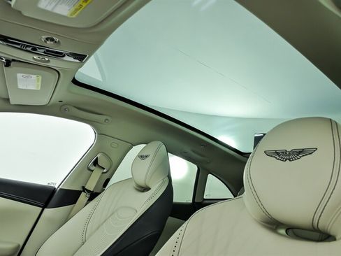 Used 2022 Aston Martin DBX AWD/4WD image 22