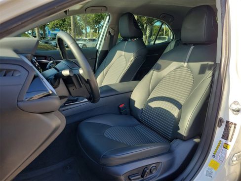 Used 2023 Toyota Camry SE image 16