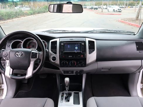 Used 2014 Toyota Tacoma 4x4 Double Cab w/ SR5 Package image 17