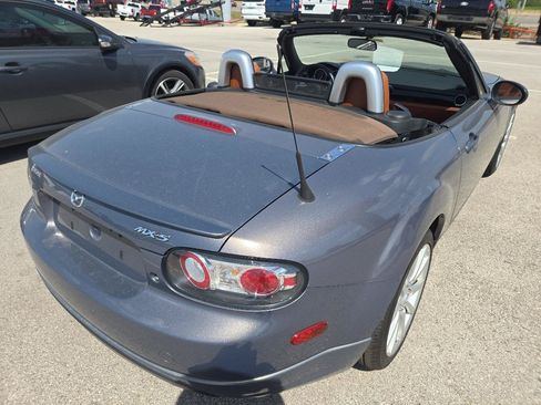 Used 2006 MAZDA MX-5 Miata Grand Touring w/ Premium Pkg RWD image 9