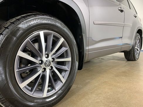 Used 2017 Toyota Highlander XLE w/ Protection Package #3 image 2