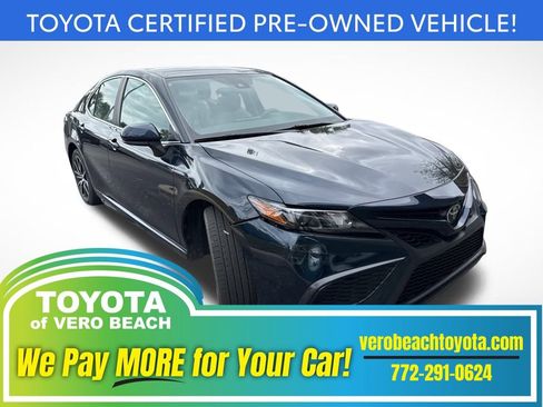 Certified 2021 Toyota Camry SE image 1