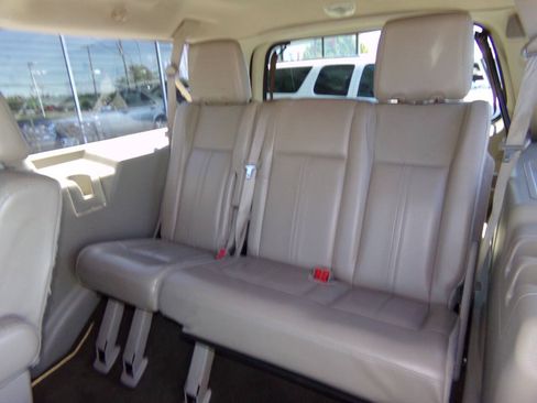 Used 2016 Lincoln Navigator L Select RWD image 16