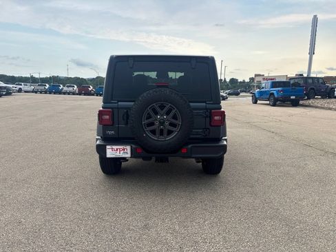 Used 2025 Jeep Wrangler Sport AWD/4WD image 4