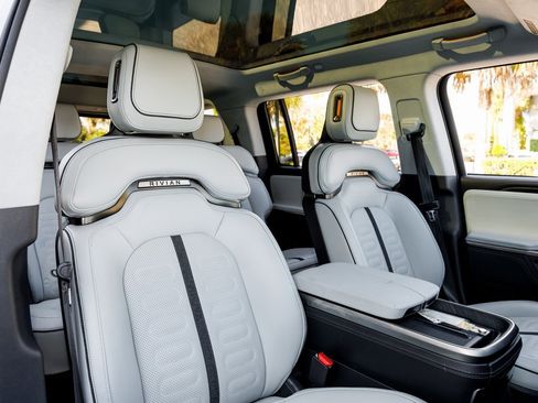 Used 2025 Rivian R1S Adventure image 40