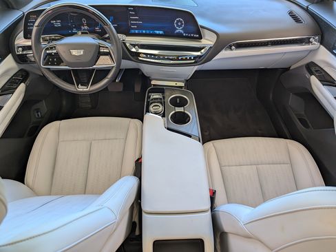 Used 2023 Cadillac Lyriq 2WD image 23