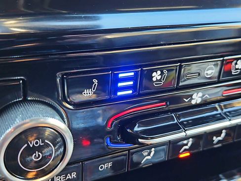 Used 2022 Jeep Grand Cherokee Overland w/ Luxury Tech Group IV image 22