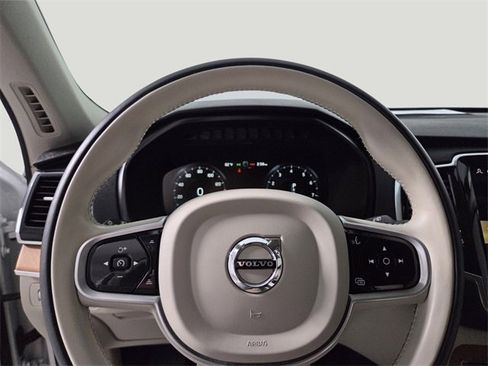 Used 2022 Volvo XC90 T6 Momentum w/ Advanced Package image 10