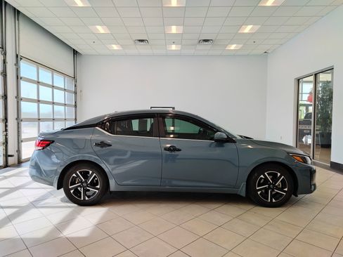 Used 2024 Nissan Sentra SV FWD image 2