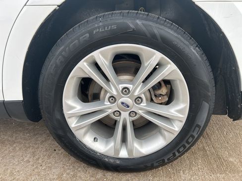 Used 2019 Ford Taurus SE image 33