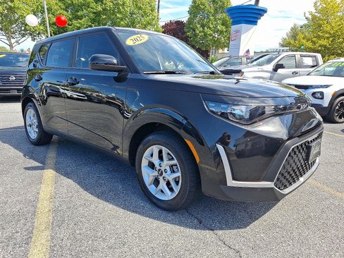 Used 2025 Kia Soul LX w/ LX Technology Package FWD image 7