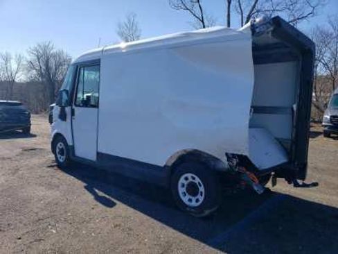 Used 2025 Chevrolet Brightdrop 400 AWD/4WD image 3
