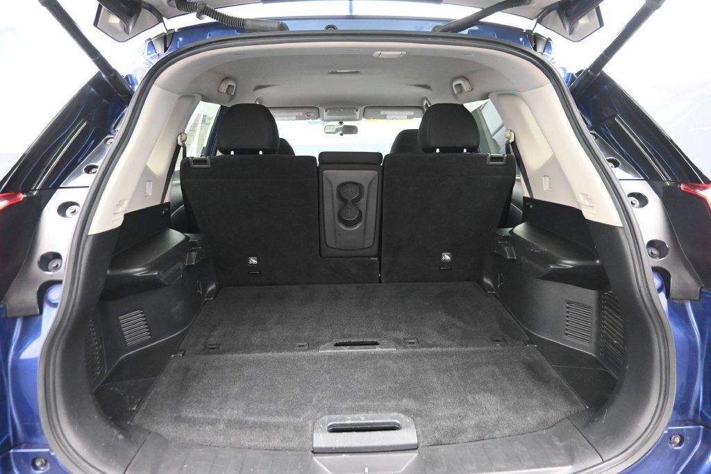 Used 2018 Nissan Rogue SV w/ Premium Package AWD/4WD image 11