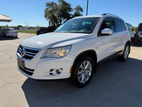 Used 2009 Volkswagen Tiguan SE image 3