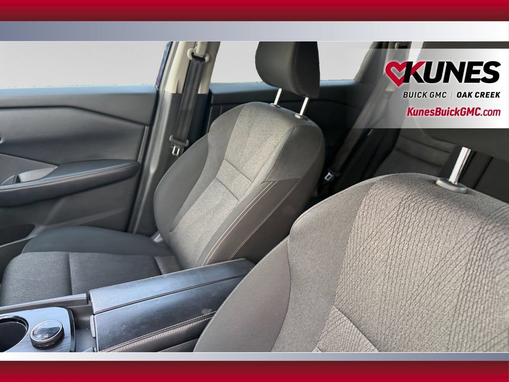 Used 2025 Nissan Rogue SV AWD/4WD image 23