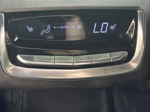 Used 2024 Cadillac XT6 Premium Luxury w/ Technology Package FWD image 31