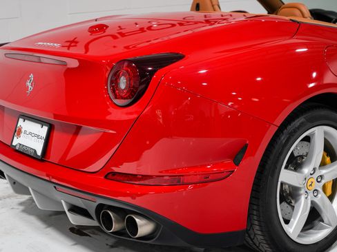 Used 2015 Ferrari California T RWD image 24