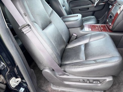 Used 2014 Chevrolet Suburban LTZ AWD/4WD image 19
