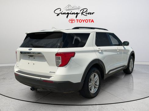 Used 2022 Ford Explorer XLT AWD/4WD image 7