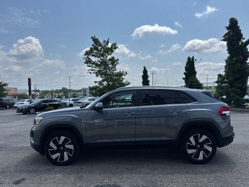 Used 2025 Volkswagen Atlas Cross Sport SE FWD image 13