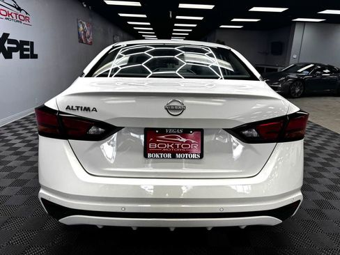 Used 2024 Nissan Altima 2.5 S FWD image 12