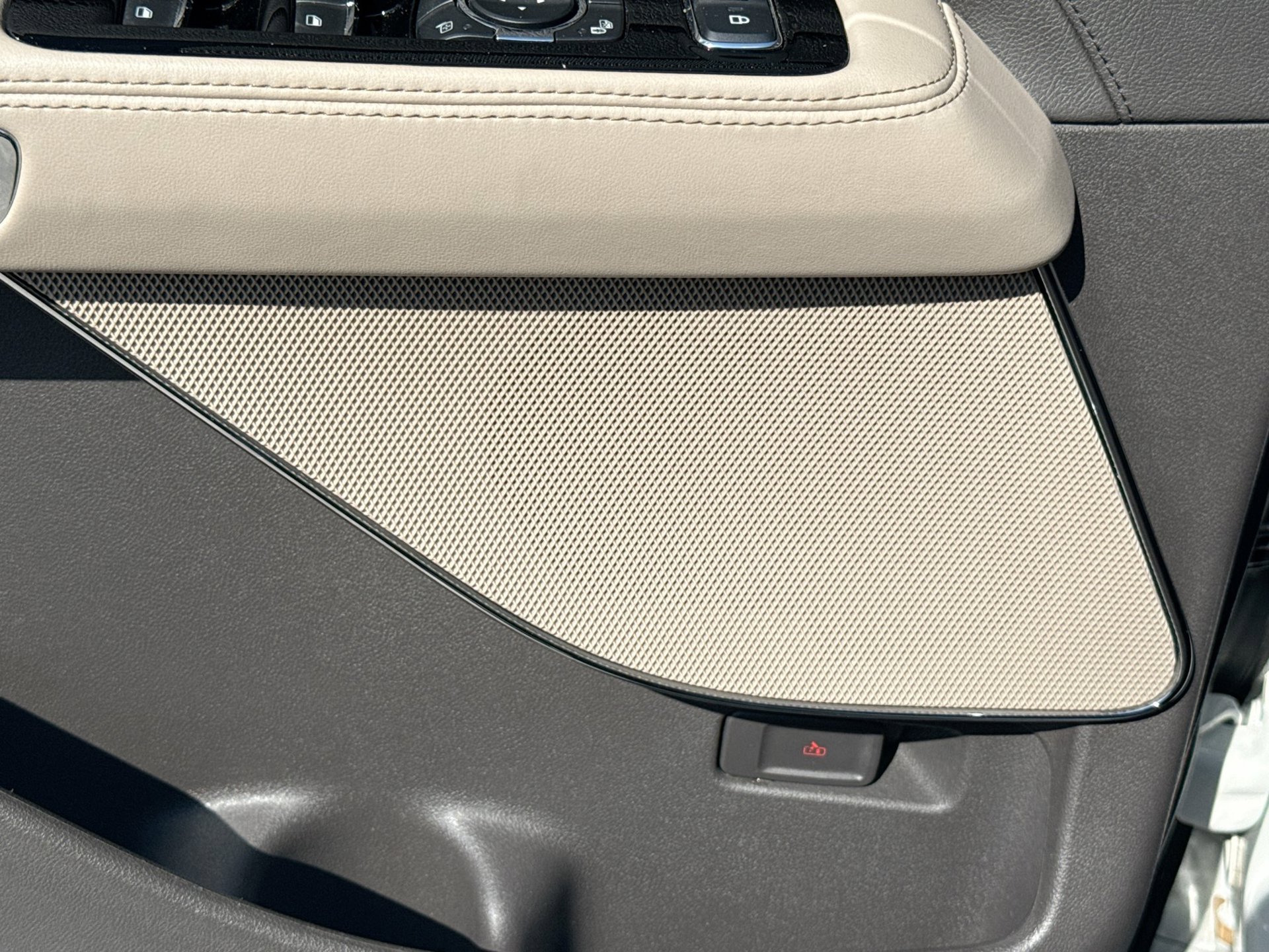 Used 2023 Lincoln Aviator 2WD w/ Premium Package image 21