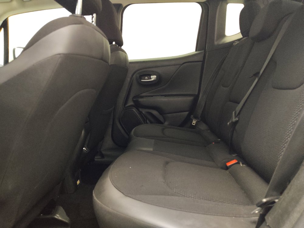 Used 2020 Jeep Renegade Altitude FWD image 18