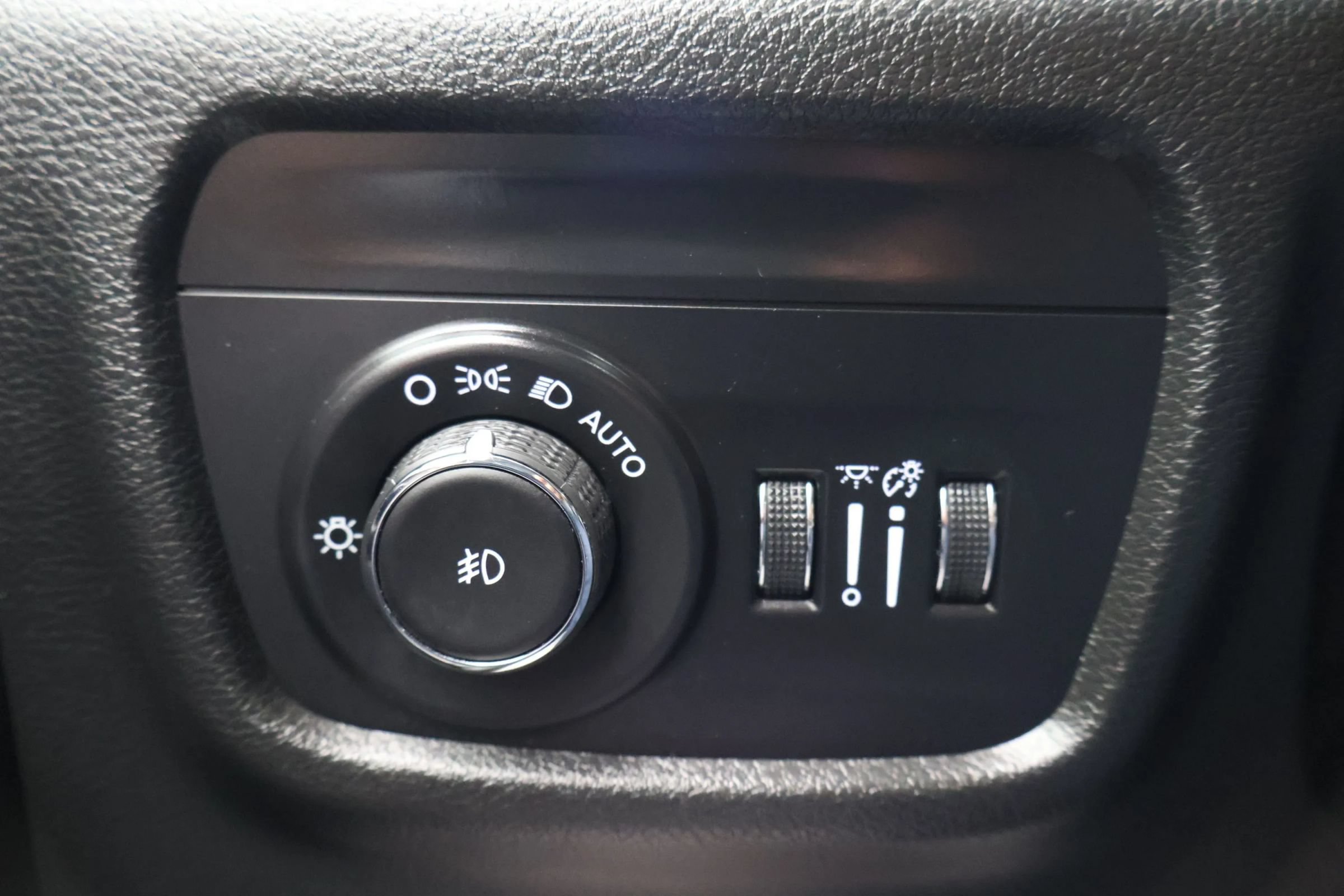 Used 2023 Jeep Grand Cherokee L Limited AWD/4WD image 21