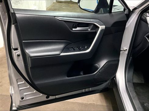 Certified 2025 Toyota RAV4 XLE AWD/4WD image 9