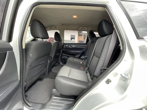Used 2017 Nissan Rogue S FWD image 4