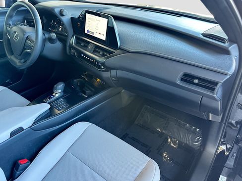 Used 2025 Lexus UX 300h FWD image 29