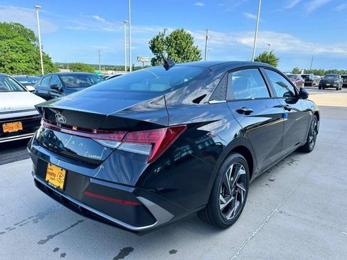 Used 2026 Hyundai Elantra Limited FWD image 3