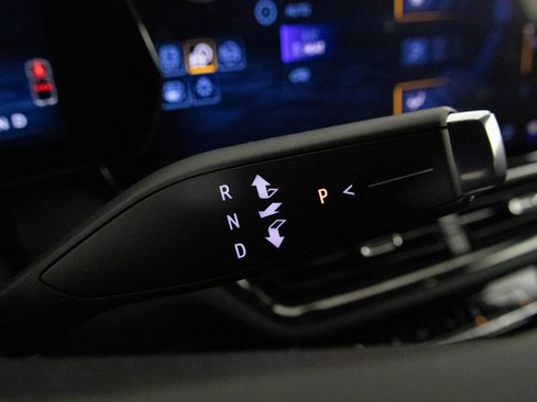 Used 2024 Chevrolet Equinox EV RS image 26