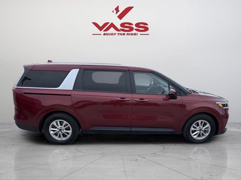 Used 2024 Kia Carnival LX image 7