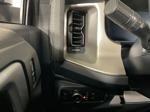 Used 2025 Ford Bronco Outer Banks AWD/4WD image 19