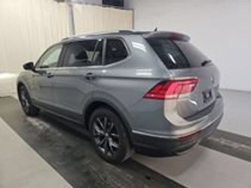 Used 2023 Volkswagen Tiguan SE w/ Panoramic Sunroof Package FWD image 24
