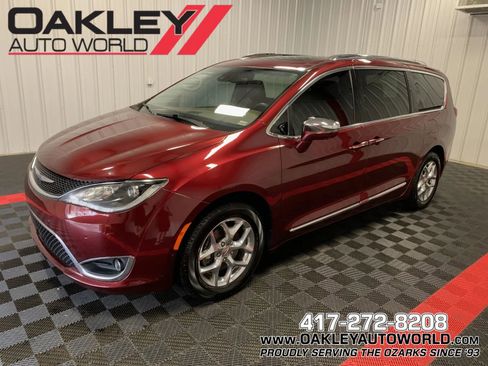 Used 2019 Chrysler Pacifica Limited w/ Advanced Safetytec Group image 1