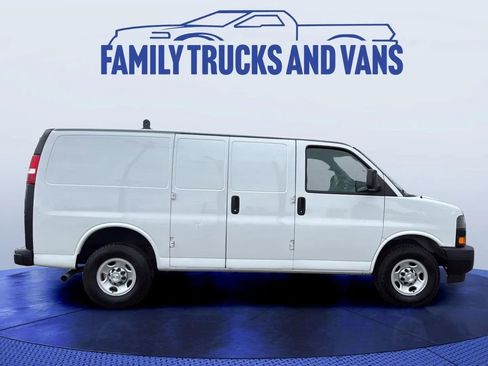 Used 2021 Chevrolet Express 2500 w/ Driver Convenience Package RWD image 6