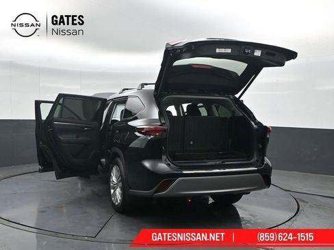 Used 2024 Toyota Highlander Platinum image 63