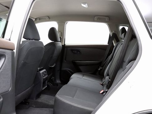 Used 2023 Nissan Rogue S image 12