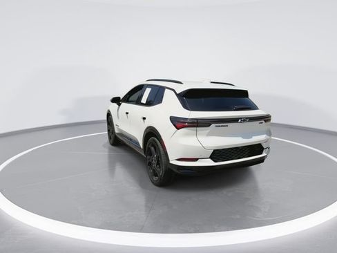 Used 2025 Chevrolet Equinox EV RS FWD image 9