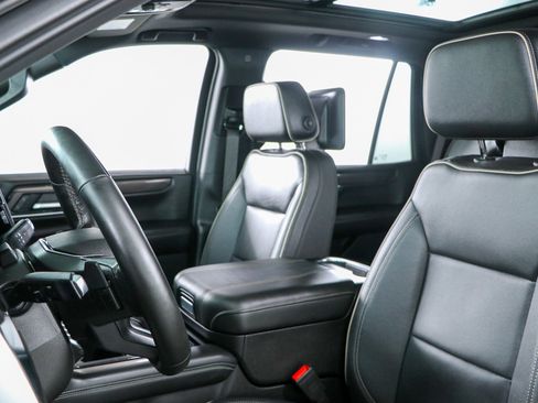 Used 2025 GMC Yukon Elevation w/ Elevation Premium Package AWD/4WD image 29