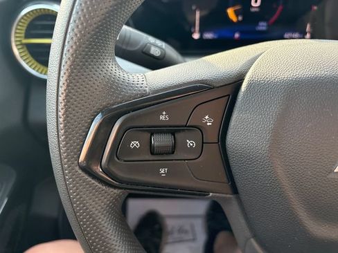 Used 2025 Chevrolet Trax LT FWD image 11