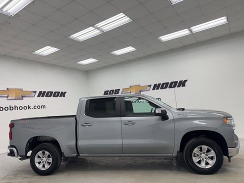 Used 2025 Chevrolet Silverado 1500 LT image 4